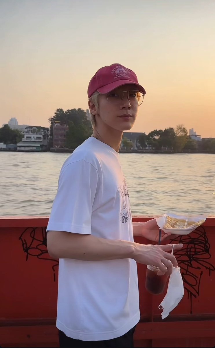 ชั้นต้องไปซ้ำอีกรอบ ตามรอยน้องเตนล์ ตรงนี้เป็นลานจอดรถ อยู่ใกล้กับโปรเจคนิดเดียว 😭  <a href="/songpanpan_/">tenten 😸💜🍇👾</a>