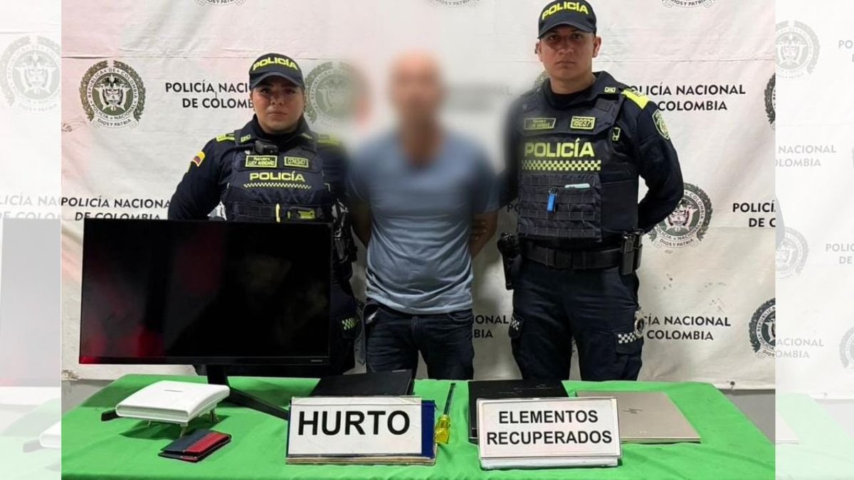 #EsNoticia: Robo en residencia al norte de Barranquilla: Policía recuperó elementos avaluados en $30 millones y capturó al presunto delincuente

Más info: is.gd/Id64dV