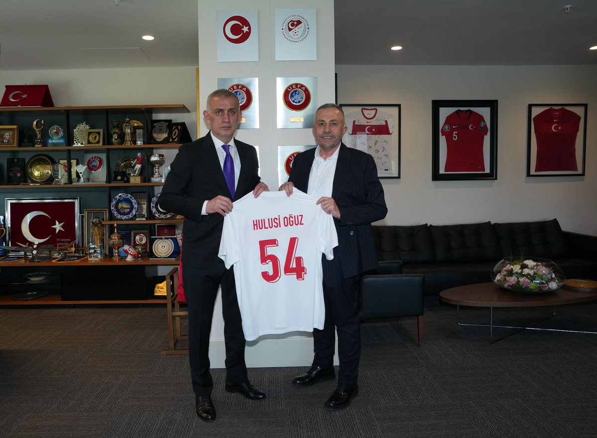Türkiye Futbol Federasyonu ile Türkiye'nin önde gelen yerli içecek markası Sarıyer Kola arasında 2 yıllık Millî Takımlar resmî tedarik sponsorluğu anlaşması imzalandı. 

TFF Hasan Doğan Millî Takımlar Kamp ve Eğitim Tesisleri'nde gerçekleştirilen imza törenine Türkiye Futbol