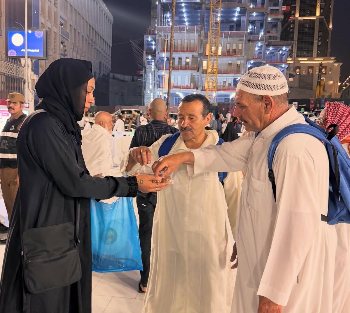 📸| البرازيلية كاثيلين سوزا لاعبة نادي ريال مدريد سابقاً ونادي النصر السعودي حالياً تُعلن إسلامها واستعدادها لرمضان عبر حسابها على إنستغرام:

"خطواتٌ صغيرة، وجدت الطريق الصحيح وأبحث عن التغيير 🤲🏽"

❤️