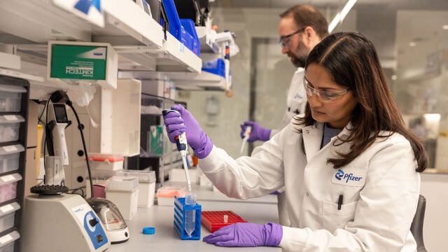 EstrategiasTv's tweet image. El gigante farmacéutico #Pfizer: Dos problemas y una solución. ow.ly/6cfq50Ygp5s