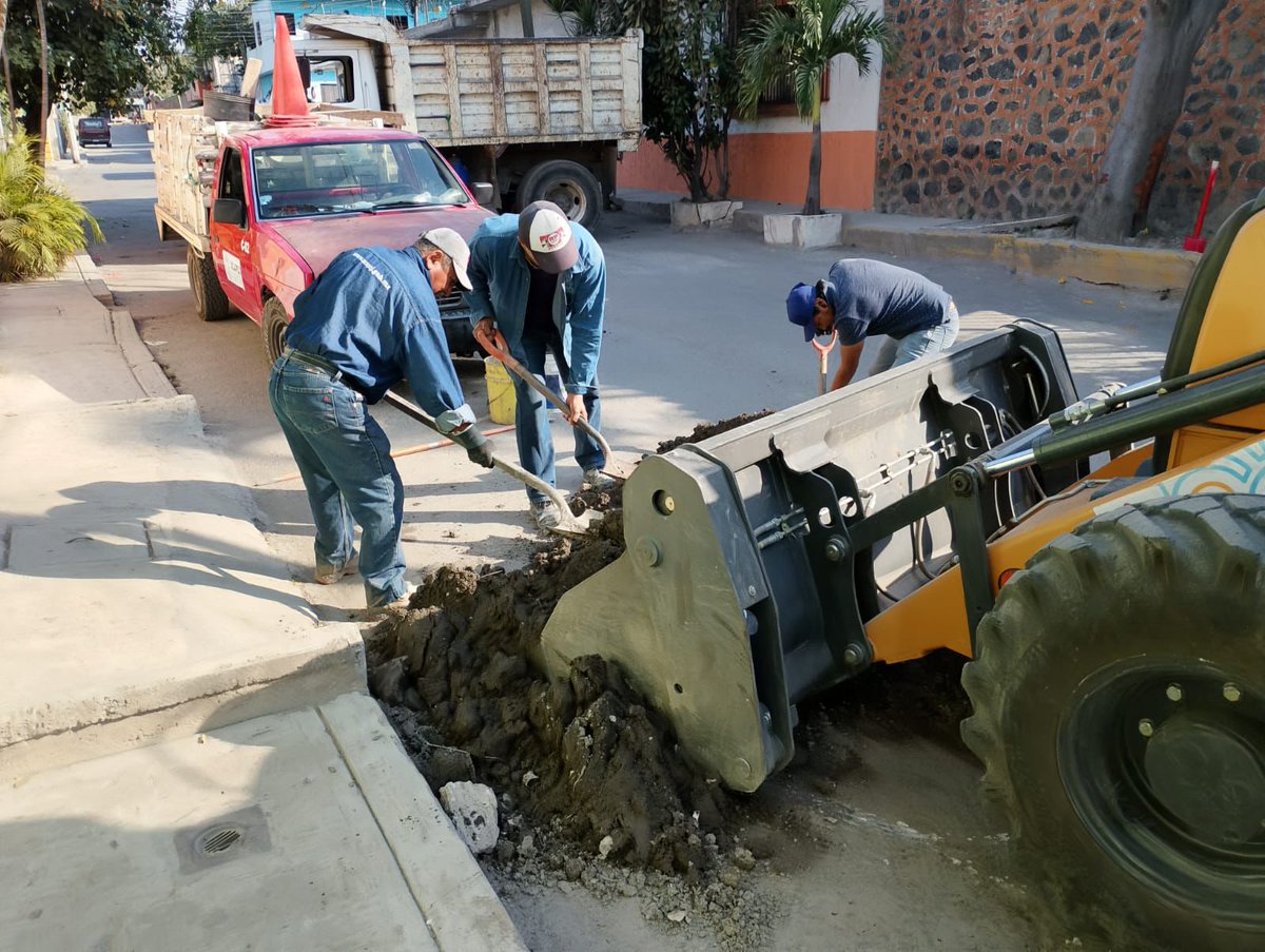 24_morelos's tweet photo. LLEVAN A CABO TRABAJOS PREVENTIVOS EN JIUTEPEC
Como parte de las acciones del Comité de Contingencias, se hicieron trabajos de #desazolve en la calle Rubén Jaramillo de la colonia Cuauhtémoc Cárdenas.
A través del #SCAPSJ se realizan trabajos preventivos para evitar inundaciones y garantizar la seguridad de la comunidad.
#Jiutepec
