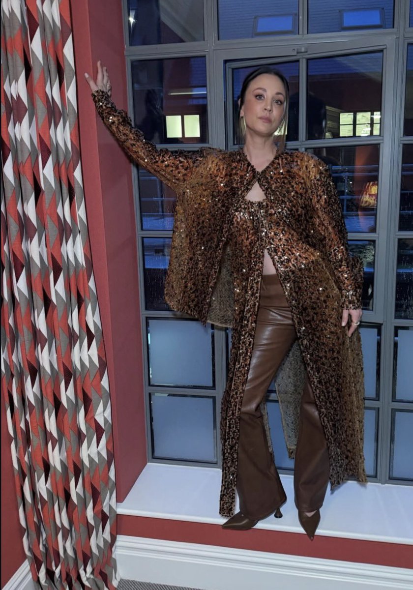 Kaley Cuoco tweet media