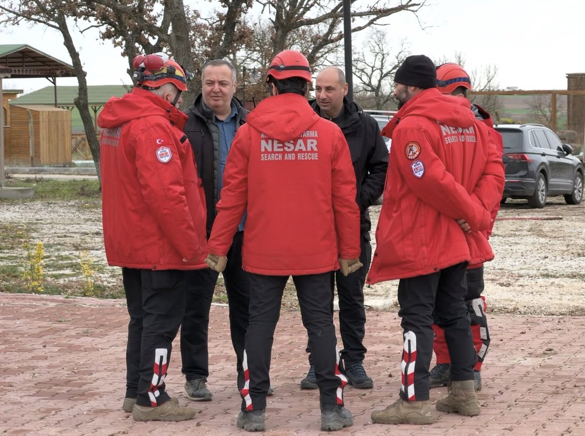 NESAR_SAR's tweet photo. Edirne Gençlik ve Spor İl Müdürlüğü’ne,
EDAK Edirne Arama Kurtarma Derneği’nden Sayın Hasan Yıldız’a,
MAG AME Edirne Ekip Lideri Sayın Tuğberk Aktaş’a, 
misafirperverlikleri, katkıları ve güçlü iş birlikleri için teşekkür ederiz. 

#NESAR #AFAD #Edirne #AramaKurtarma https://t.co/INv2m4anfq