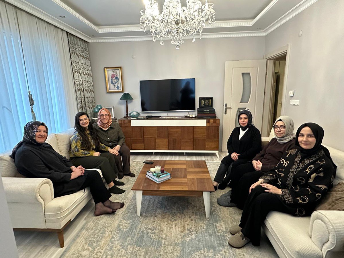 Güngören Kadın Kolları Başkanımız, kıymetli yol arkadaşımız Seda Gargı Bağış’a taziye ziyaretinde bulunduk.

Kıymetli Başkanımıza ve ailesine sabır, metanet ve güç diliyorum.