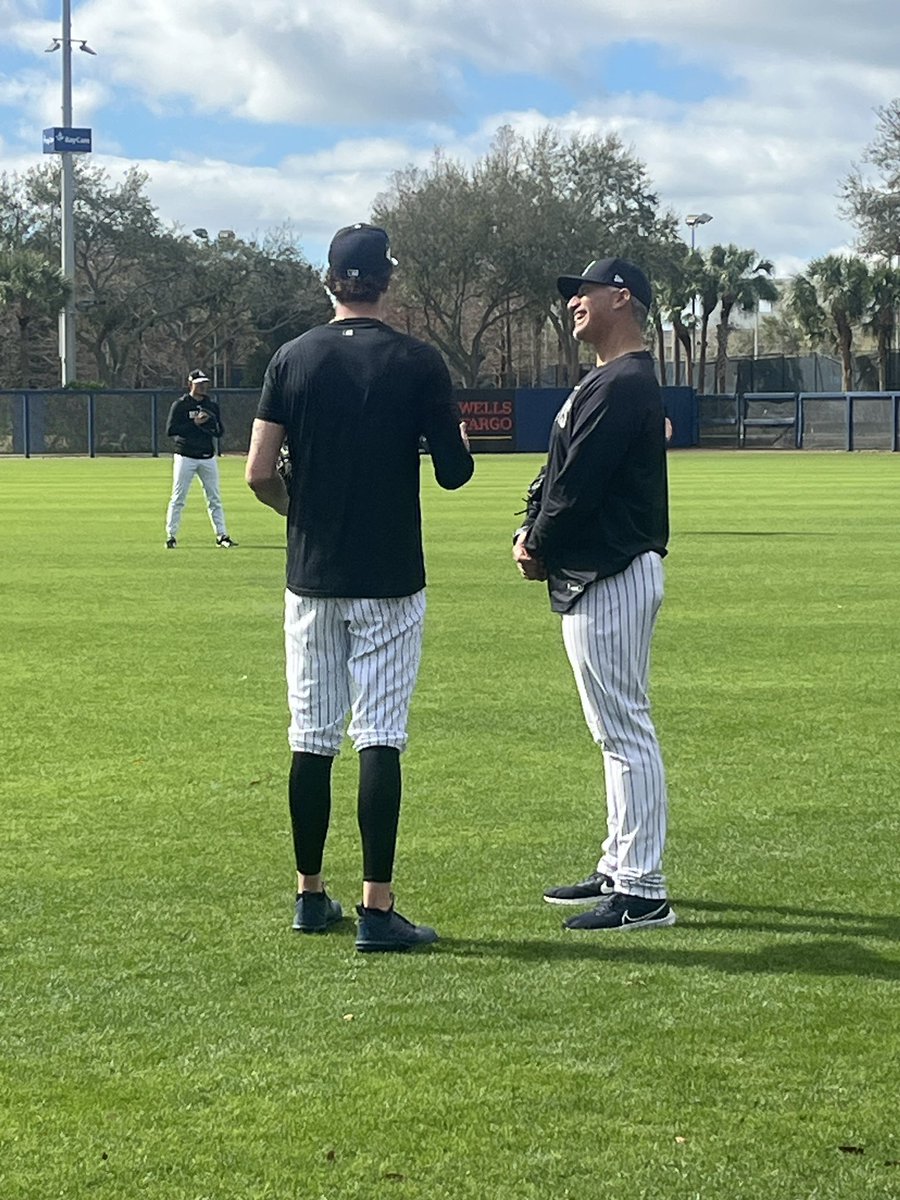 Andy Pettitte has arrived at #Yankees camp. Chatting with Cam Schlittler.