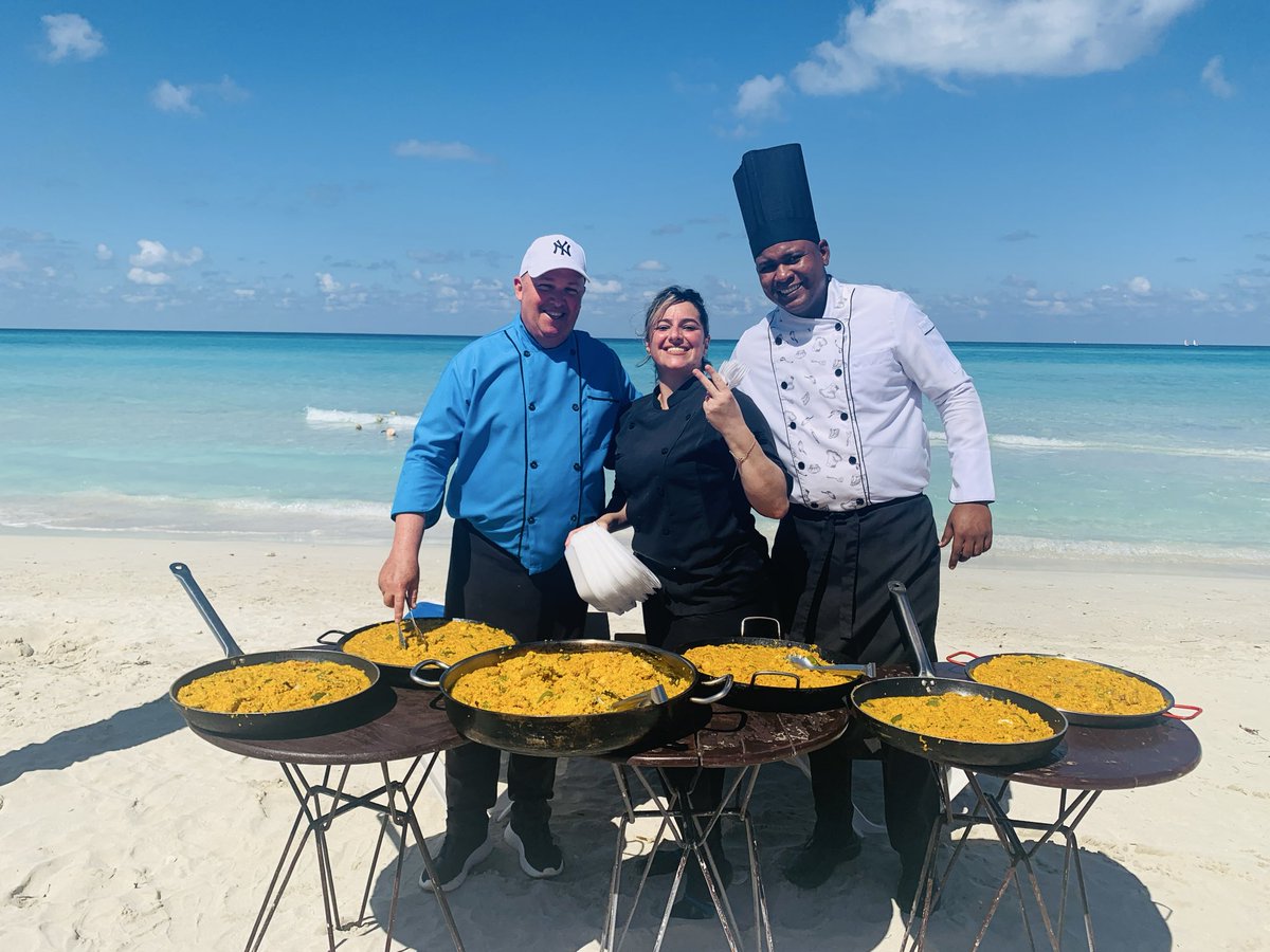 Sf_Varadero's tweet photo. ¡Saborea el paraíso! 🌴 Nuestra paella, repleta de mariscos frescos y sabores vibrantes, está lista para deleitar tus sentidos aquí en #StarfishVaradero #VaraderoTravel #CubanacanVaradero https://t.co/37acr4lTbZ