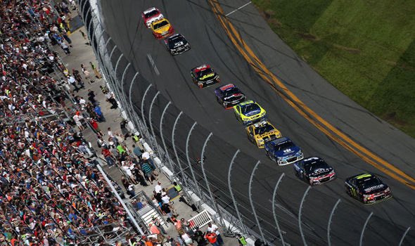 psychedalex68's tweet photo. I really am exhausted reading all these mouth breathers about how ass the plate racing is when I've had to sit through all of this. There wasn't ONE lap of single file racing yesterday. Most leaders and second most lead changes, seriously stop bitching. https://t.co/pH8nc3egWS