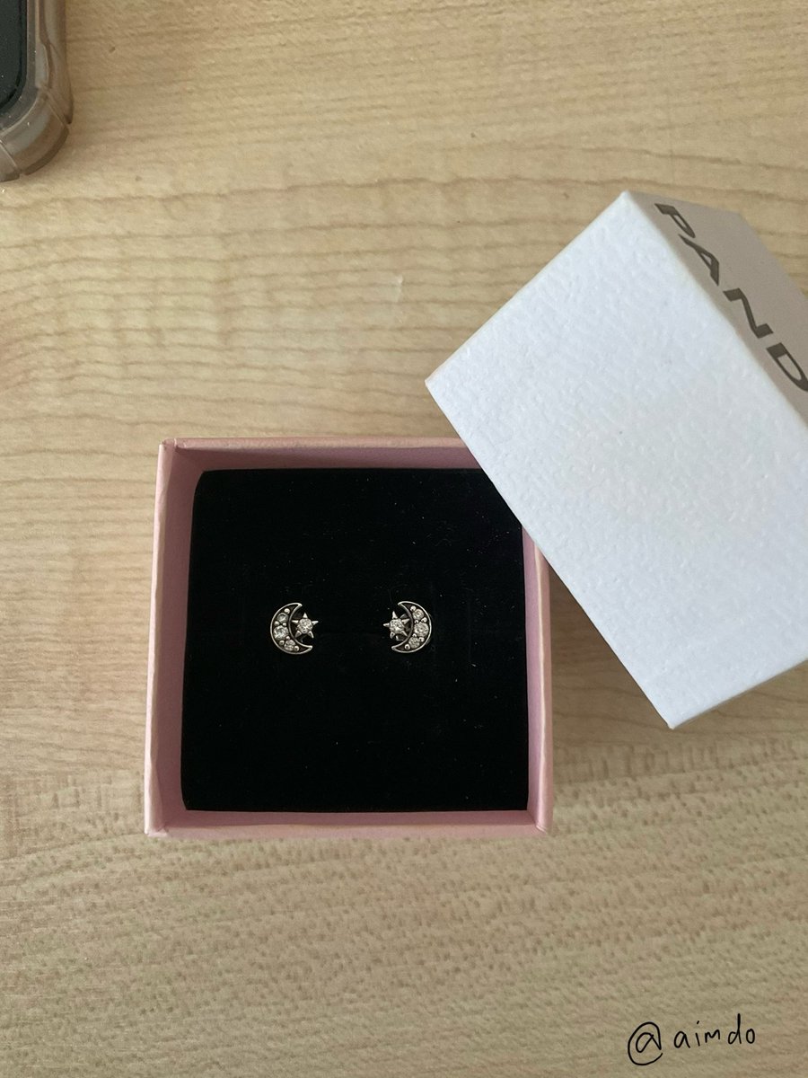 aimdo's tweet photo. ปล่อยต่างหู Pandora แท้ค่ะ🔴‼️
ราคา 2000 (ต่อรองราคาได้)
สนใจทักมาดูรูปเพิ่มได้ค่ะ 🤍
นัดรับเชียงใหม่
#ส่งต่อแพนโดร่า #ส่งต่อpandora #pandorathailand #pandoraมือ2 #แพนโดร่ามือสอง #pandoraมือสอง #แพนโดร่า #เสื้อผ้ามือสอง #ส่งต่อเสื้อผ้า #ส่งต่อstylist #ส่งต่อcintage https://t.co/oCK97CMn71