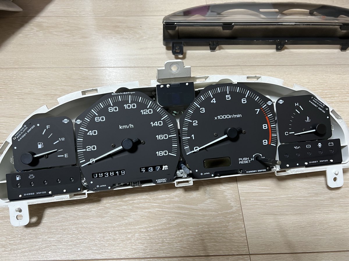 球切れじゃなかったなぁ。ハイビームインジケータだけ突然付かなくなった。
ヘッドライト側もチェックしよう。
ハンダ盛れるところは盛った。
#ええやろ