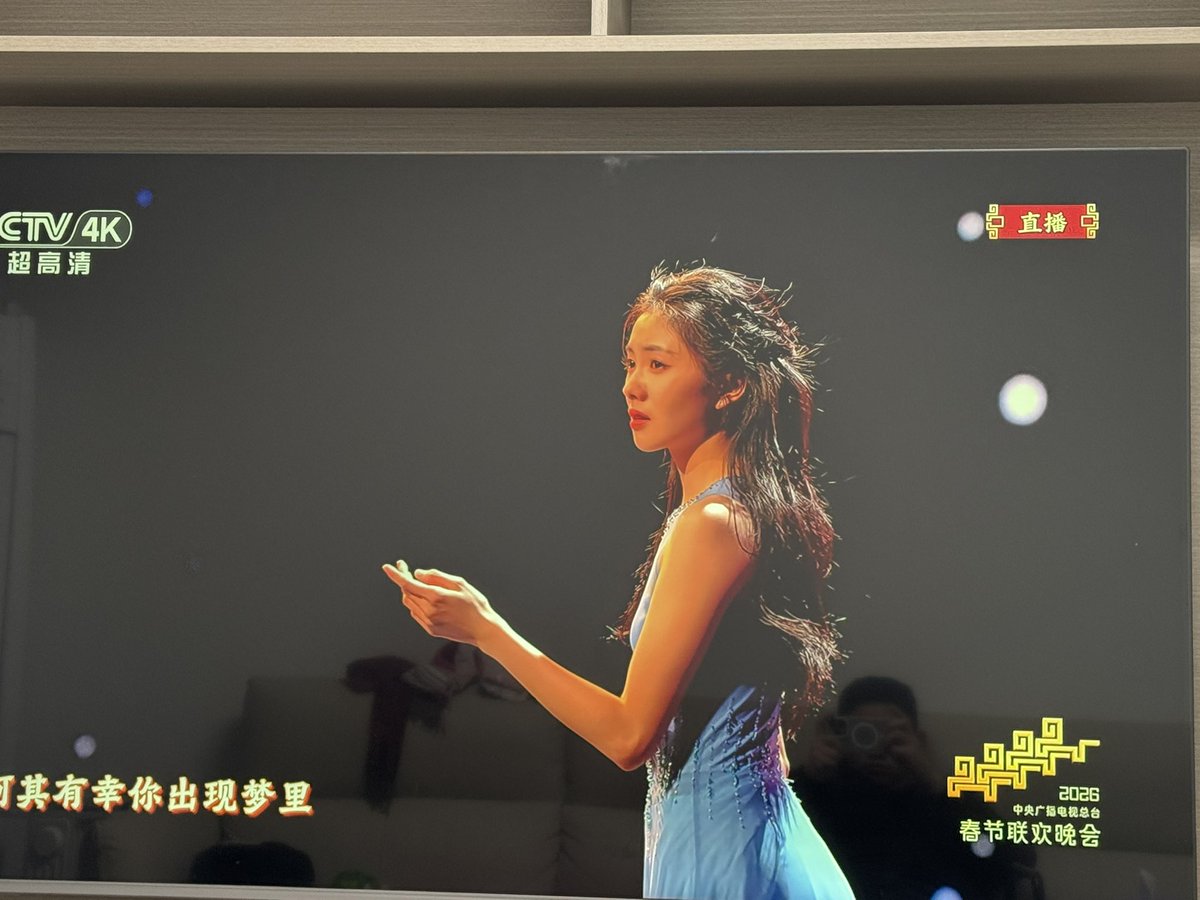 海来阿木的歌声搭配刘浩存的演绎，《梦底》这个舞台直接封神。氛围感拉满，情绪传达得恰到好处。#2026央视春晚