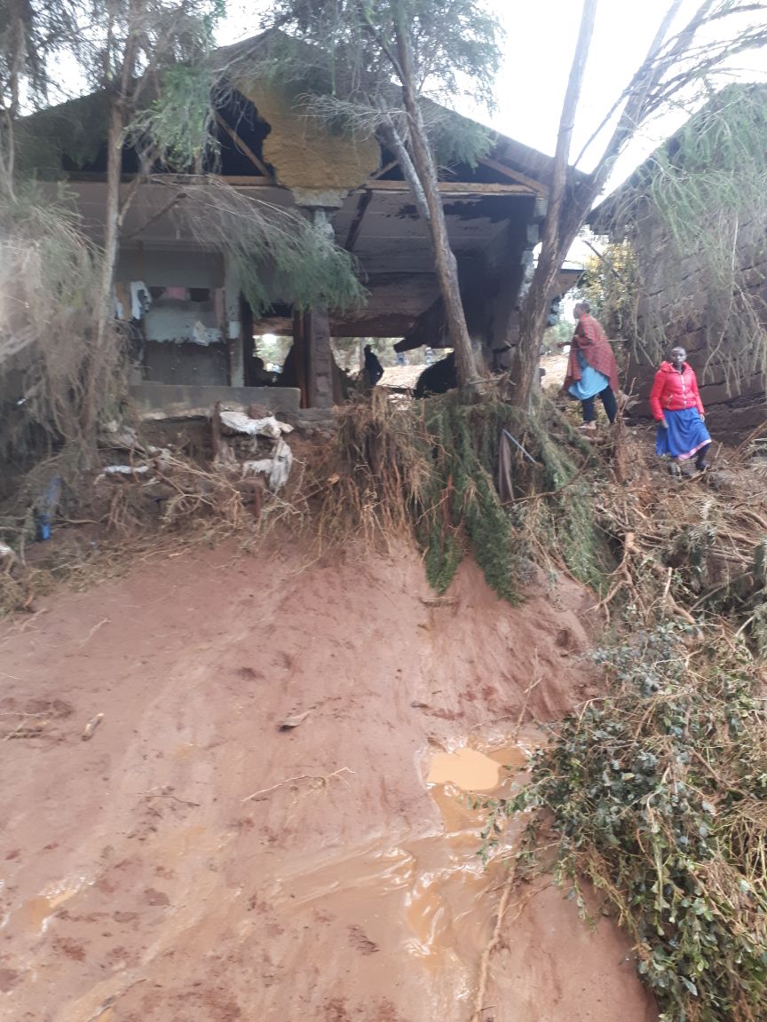 MaryK2022's tweet image. This is Solai where a dam burst and killed so many people

The rains were caused by cloud seeding. Not normal rains

Now the Israelis have taken the land

Someone help me please...

Who sold that land to the Israelis?