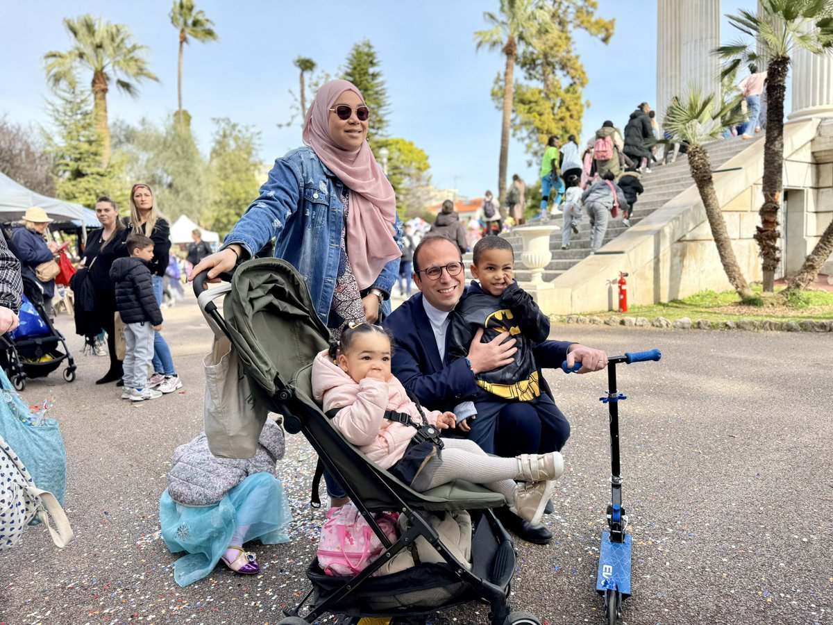 Avec <a href="/FranckMARTIN06/">Franck MARTIN</a> au carnaval de quartier de Nice-Nord : le parc Chambrun affiche complet ! Des centaines d’enfants et de familles réunis pour partager un beau moment de fête.
#Nice06