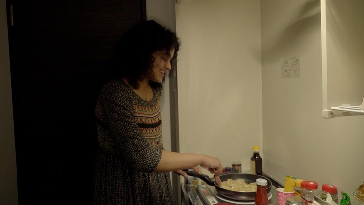 「国道6号線が通る土地」括りで、福島に生きる人たちの生活を記録する旅。3.11についての映画は、いろんなスタイルでいろんな切り口で存在している。中でも、ドキュメンタリーで「そこで生きる普通の人びと」に広く接した映画は珍しい。連ねるテーマに「食」はこれはひらめきの素晴らしさだった。