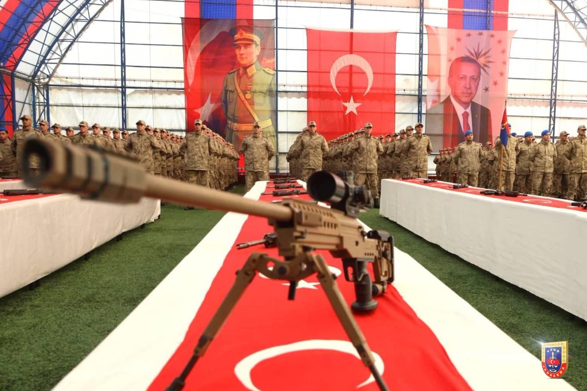 Foça Jandarma Komando Okul Komutanlığımızda 4 hafta süreyle icra edilen 11’inci Dönem Subay Adayı İntibak Eğitimini başarıyla tamamlayan Subay adaylarımızın Ant İçme Töreni gerçekleştirildi.🇹🇷

📍İzmir
🗓️19 Ocak - 13 Şubat 2026

#Jandarma
#JandarmaKomando