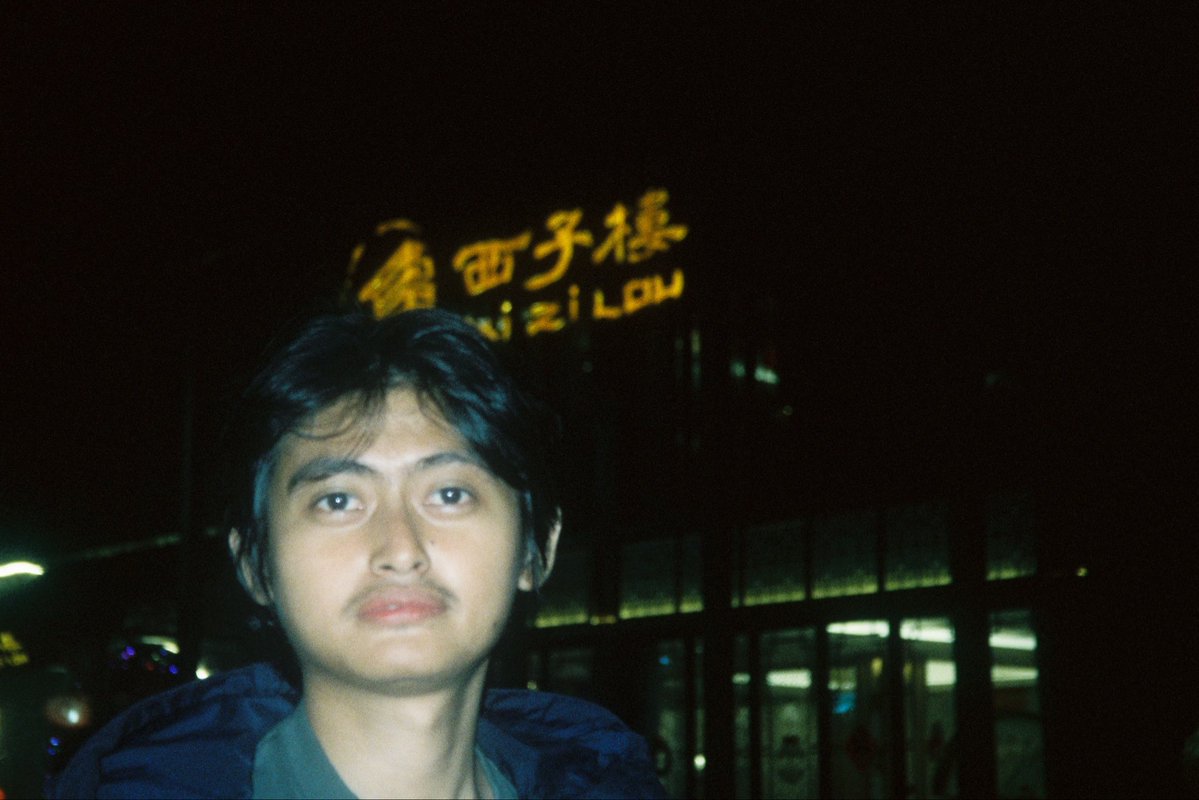 eqishere's tweet image. ketika foto ngasal tapi lo di Jepang (boong)