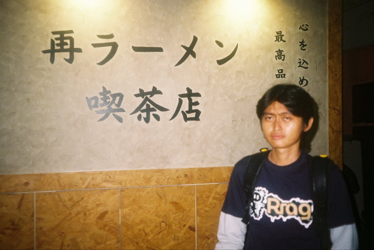 eqishere's tweet image. ketika foto ngasal tapi lo di Jepang (boong)