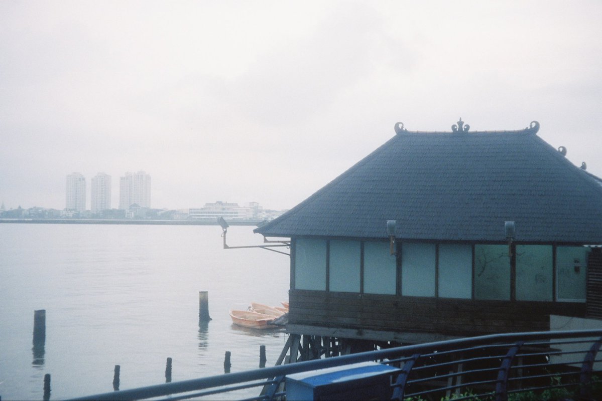 eqishere's tweet image. ketika foto ngasal tapi lo di Jepang (boong)