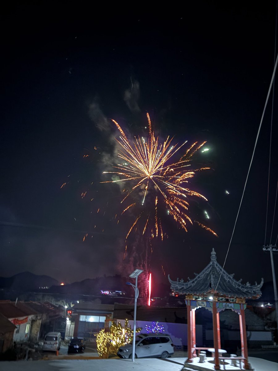 JasonLi1230's tweet photo. Happy new year https://t.co/By4eWu2HF5