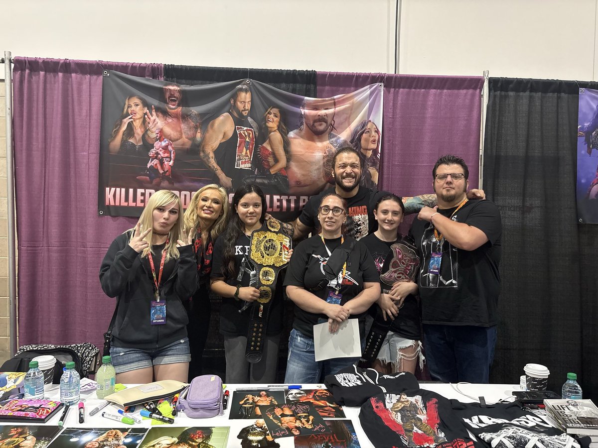 JHinkle85's tweet photo. @realKILLERkross @Lady_Scarlett13 What an amazing experience. I can’t thank you both enough! #TICKTOCK https://t.co/R7Mw5WbUfQ