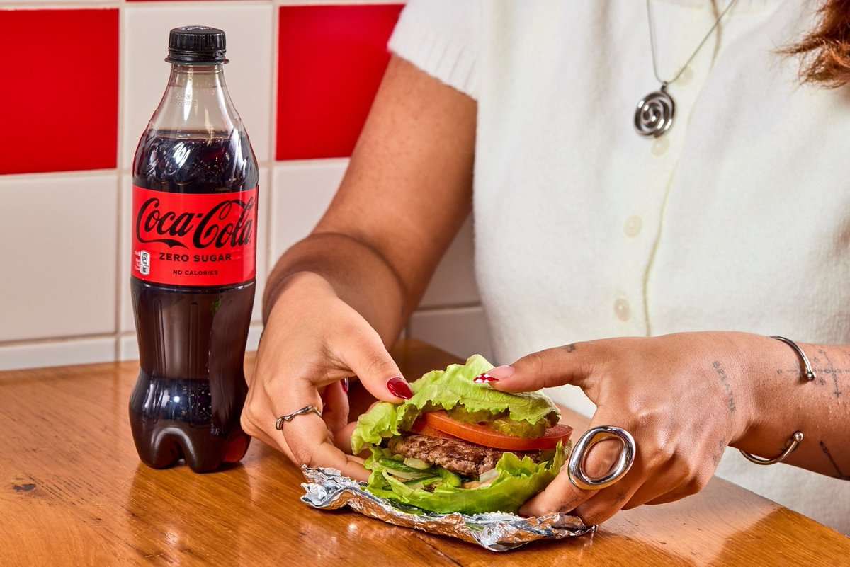 All the hype, now on the menu 🤩 🥬

Five Guys’ Lettuce Wrap is the lighter way to enjoy all the flavour, no bun needed.