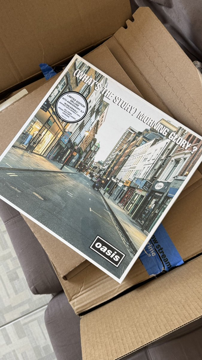 die______go's tweet image. comprei todo feliz o vinil da edição especial de desire, i want to turn into you que a @feirinhavinil postou com um descontão e chegou agora o pacote. quando fui abrir tive uma surpresa