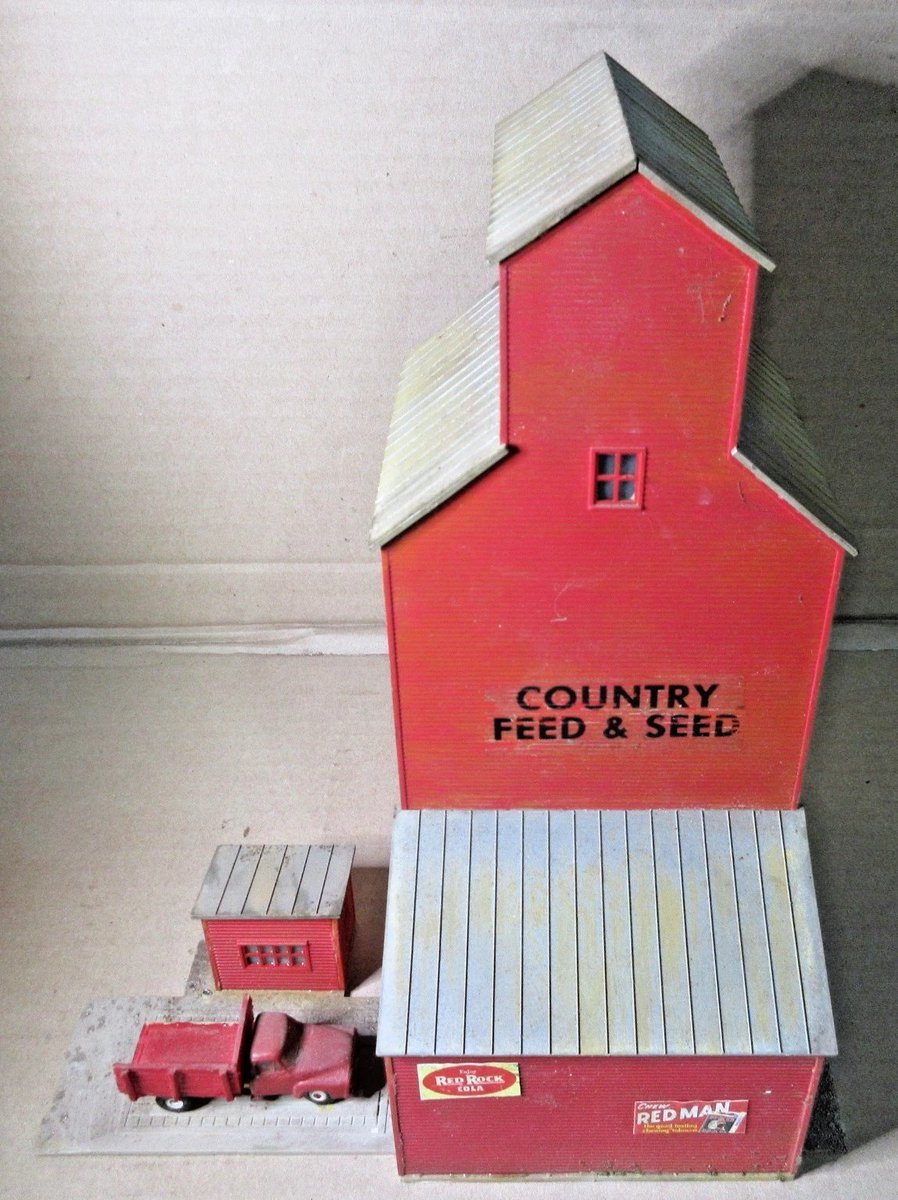 rusticrelics04's tweet photo. Vintage HO Scale Building Country Feed Seed Railroad Farmers Cooperative Grain https://t.co/R9GCvrfwAZ #ModelTrains
#ModelRailroad #ModelRailroader #Railfan #Hobbyist
#ModelRailroading #TrainSet #railroad #trainspotting #trains https://t.co/sj0gKgoihp