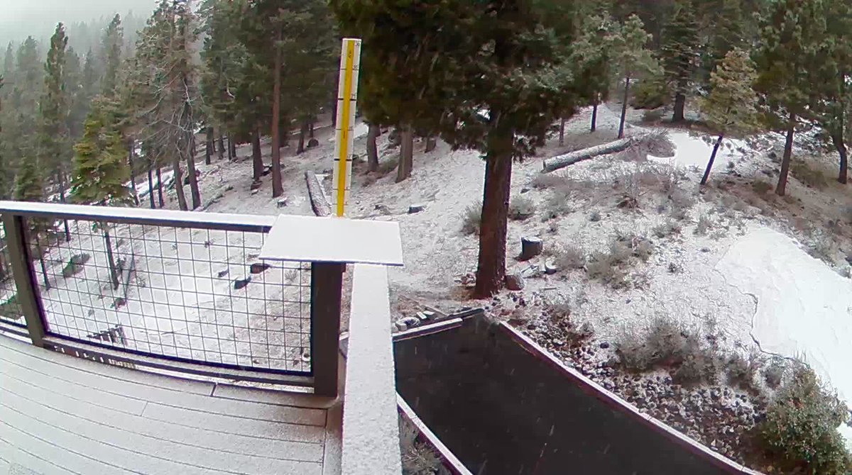 EricEngstrom417's tweet photo. @TahoeWeather Rubicon Bay, Lake Tahoe, 6,400’.  Less than 1” and just started at 6:45am https://t.co/X0wBTay1Yd