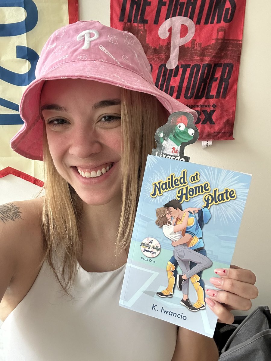 ✨charity raffle of the week✨

for the #BaseballGirlies raffling a pink phillies bucket hat, nailed at home plate (a phillies sillies romance), &amp; a Lizardo sticker from <a href="/dhwanisaraiya_/">dhwani</a> 🩷

donations will benefit Share Food who helps fight food insecurity in Philly♥️