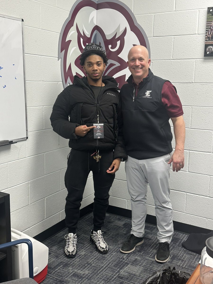 M6forpresident_ tweet media