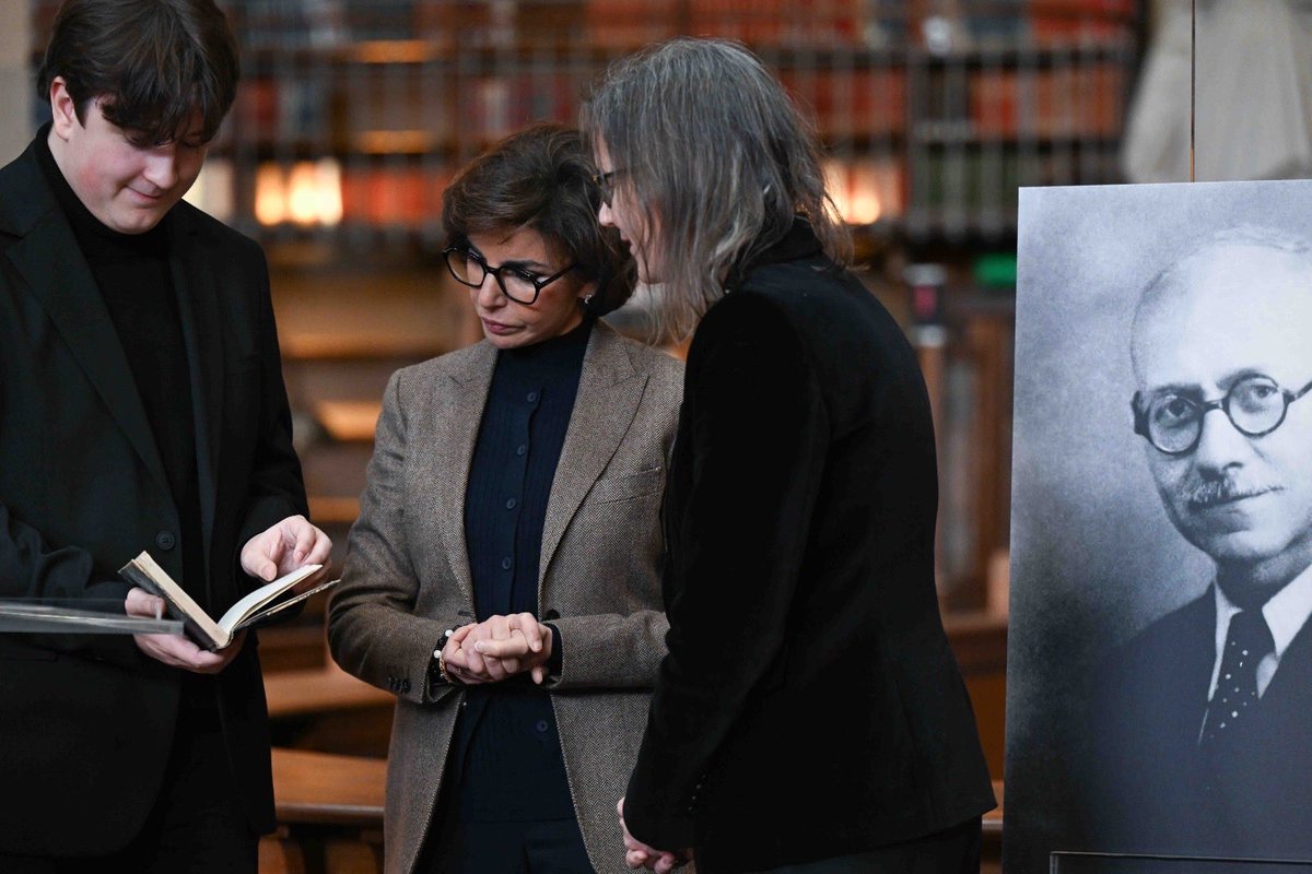 Ce jour, la France restitue à ses ayants droit un livre de Marc Bloch spolié pendant la Seconde Guerre mondiale, acte de justice et de mémoire. Ce geste symbolique illustre notre engagement à réparer l’injustice des spoliations antisémites et à honorer la mémoire des victimes. 🇫🇷