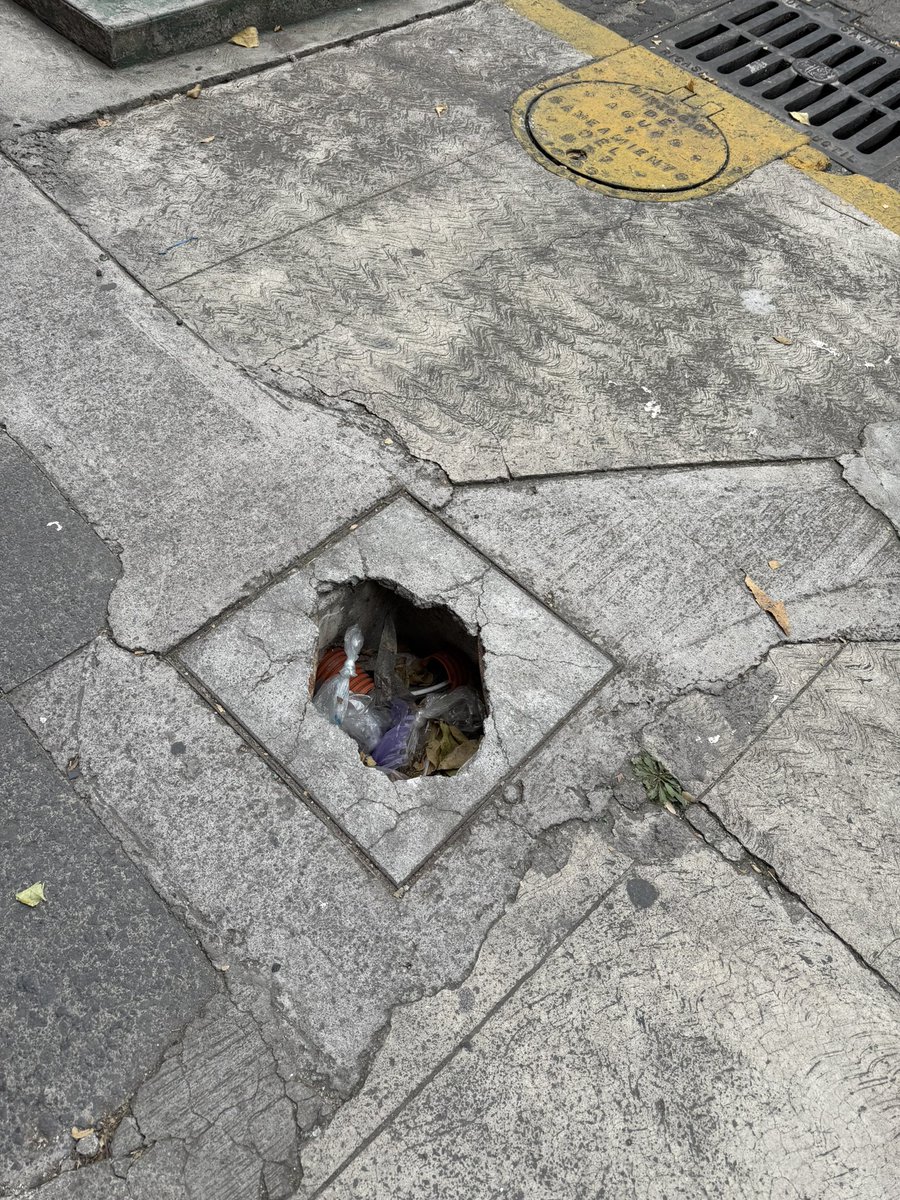 yadislava's tweet photo. @locatel_mx nadie ha atendido el folio desde noviembre  SUAC-1811253781485 @SOBSECDMX @SEGIAGUA @CFE_Contigo ¿qué pasa???  cuándo lo arreglan exactamente? @GobCDMX buenísimos para perseguir con impuestos pero para atender necesidades nada! https://t.co/DE1p2TnXKx