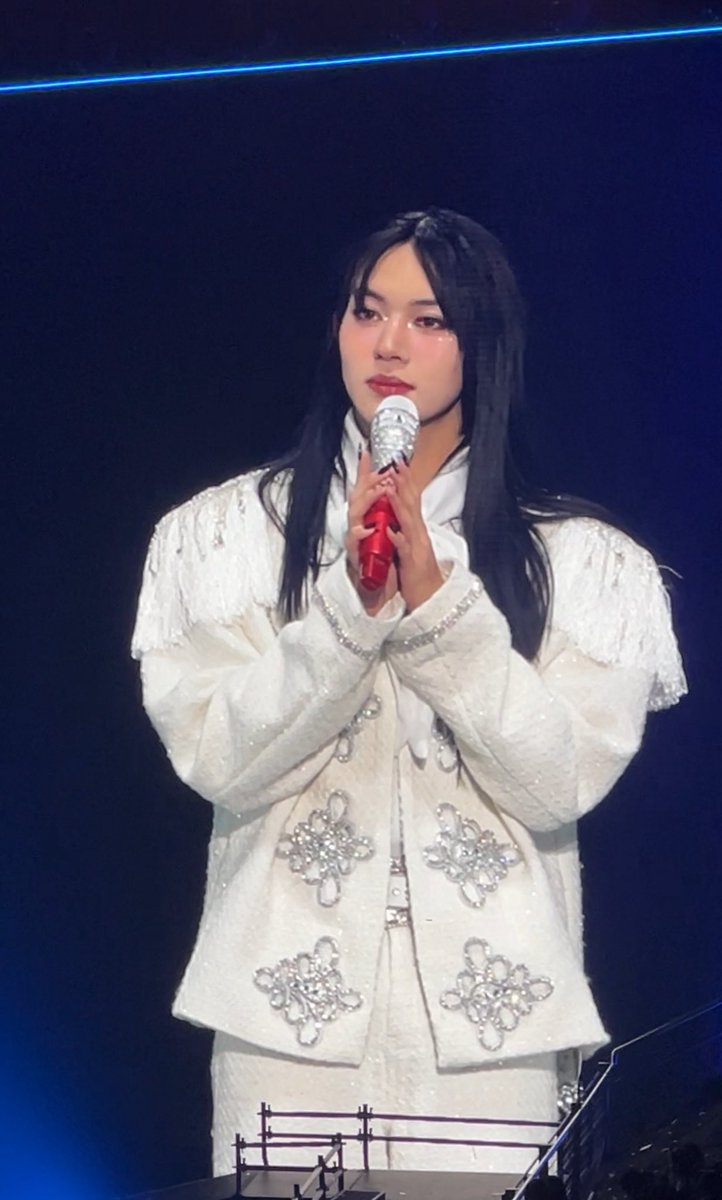 ตอนคอน2ชั้นร้องไห้กับสปีชของเลโก้หนักมาก เข้าใจเลโก้เลยที่ขอบคุณฟค.ในคอน ขอบคุณที่ยอมรับในตัวของเลโก้ จนมาคอนไรเซอร์ตอนเลโก้บอกว่าทุกคนตรงนั้นยอมรับในตัวเลโก้ ชั้นก็มีน้ำตา ขอบคุณไรเซอร์จริงๆที่ให้ตรงนั้นเป็นพื้นที่ปลอดภัยของน้อง พูดตรงๆโลกข้างนอกไม่ได้ใจดีเลย🥺