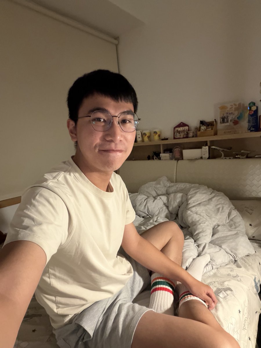 祝大家新年快樂🧧
按照慣例我沒有在發短網址
加上今年短網址也只屬於學長

但發個賣萌照應該還是可以的吧（？
新手機拍起來好好看🥵