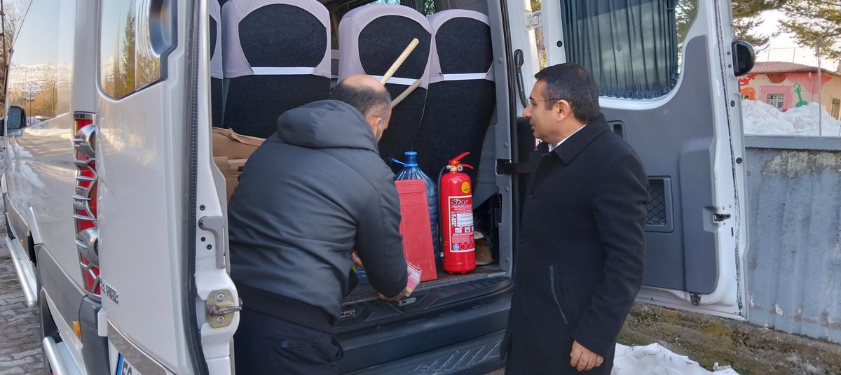 zaramem58's tweet photo. İlçe Milli Eğitim Şube Müdürümüz Sayın Kadir GÜNEY , Yapak Vakfı Özköyler İlkokulu-Ortaokulunda taşımalı araç denetimi gerçekleştirdi.

@sivasvaliligi 
@sivasmem 
@zarakaymakamligi 
@zaramem58 https://t.co/MFIXaCAeeM