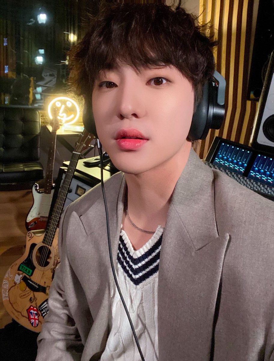 rriverrrs's tweet photo. 이사진진짜 음악하는남자같다 (맞음) https://t.co/dI0fRsyW2t