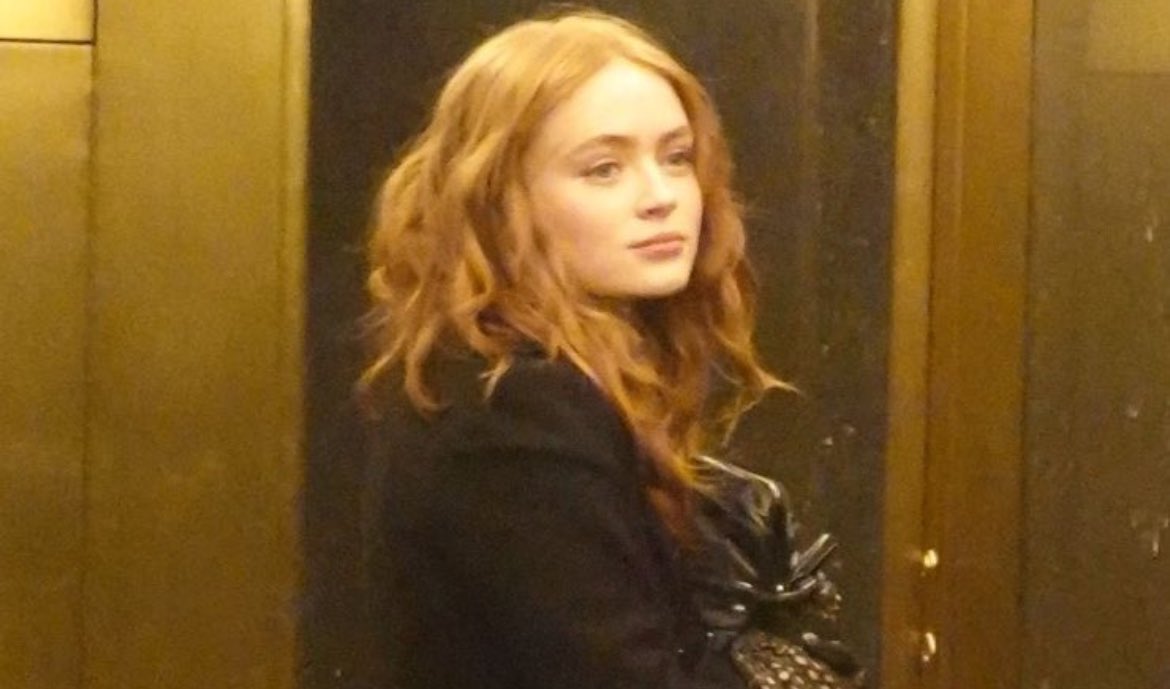 babyclaudss's tweet image. how is it humanly possible for somebody to look this good whilst being papped