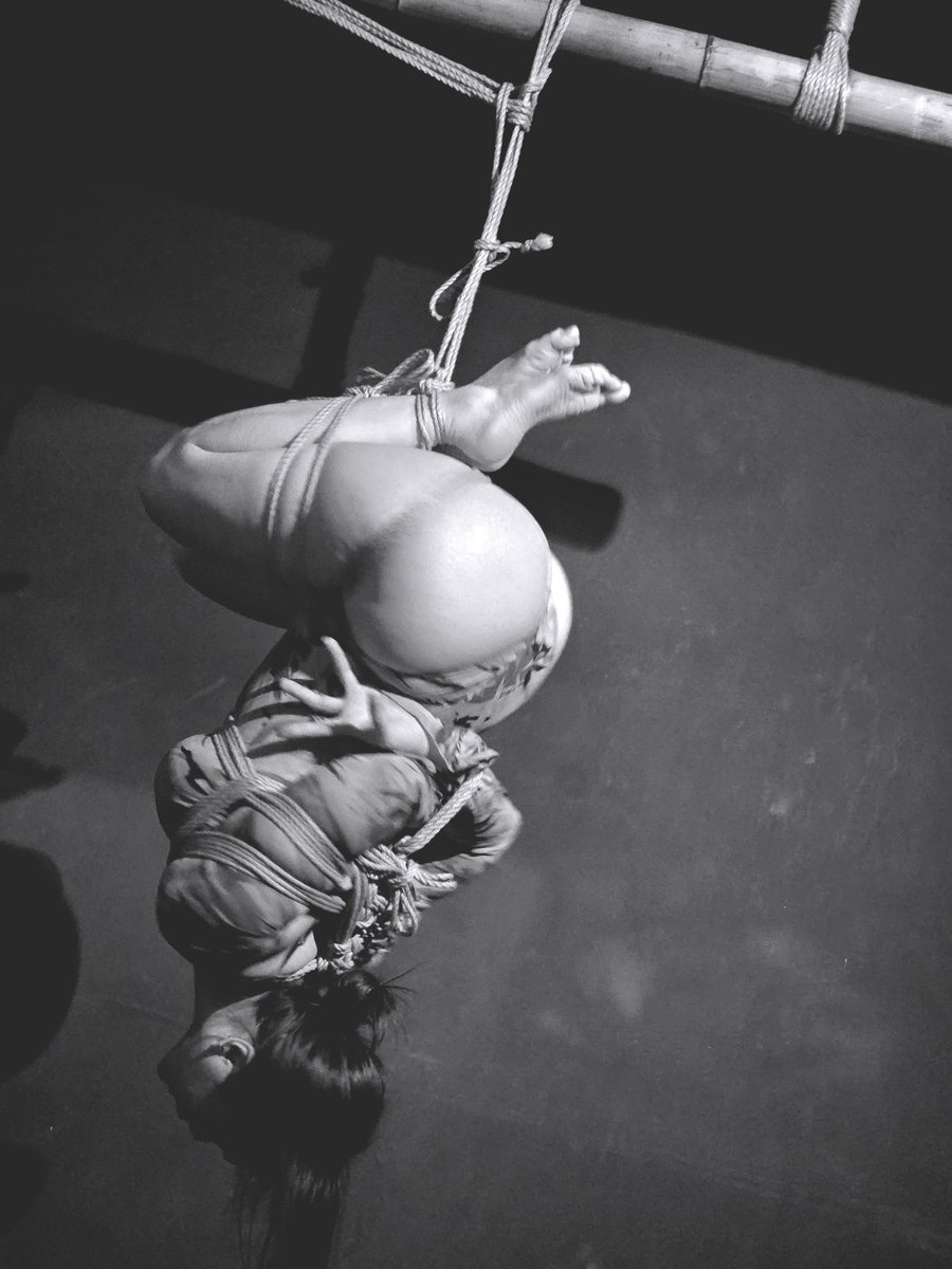 nube_monchhi tweet media