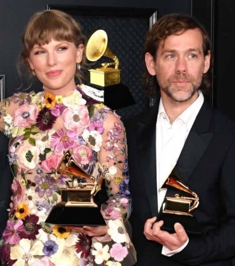 TheSwiftSociety's tweet image. 💬| Aaron Dessner reveals that "CANCELLED!" is his favorite song from "The Life Of A Showgirl"