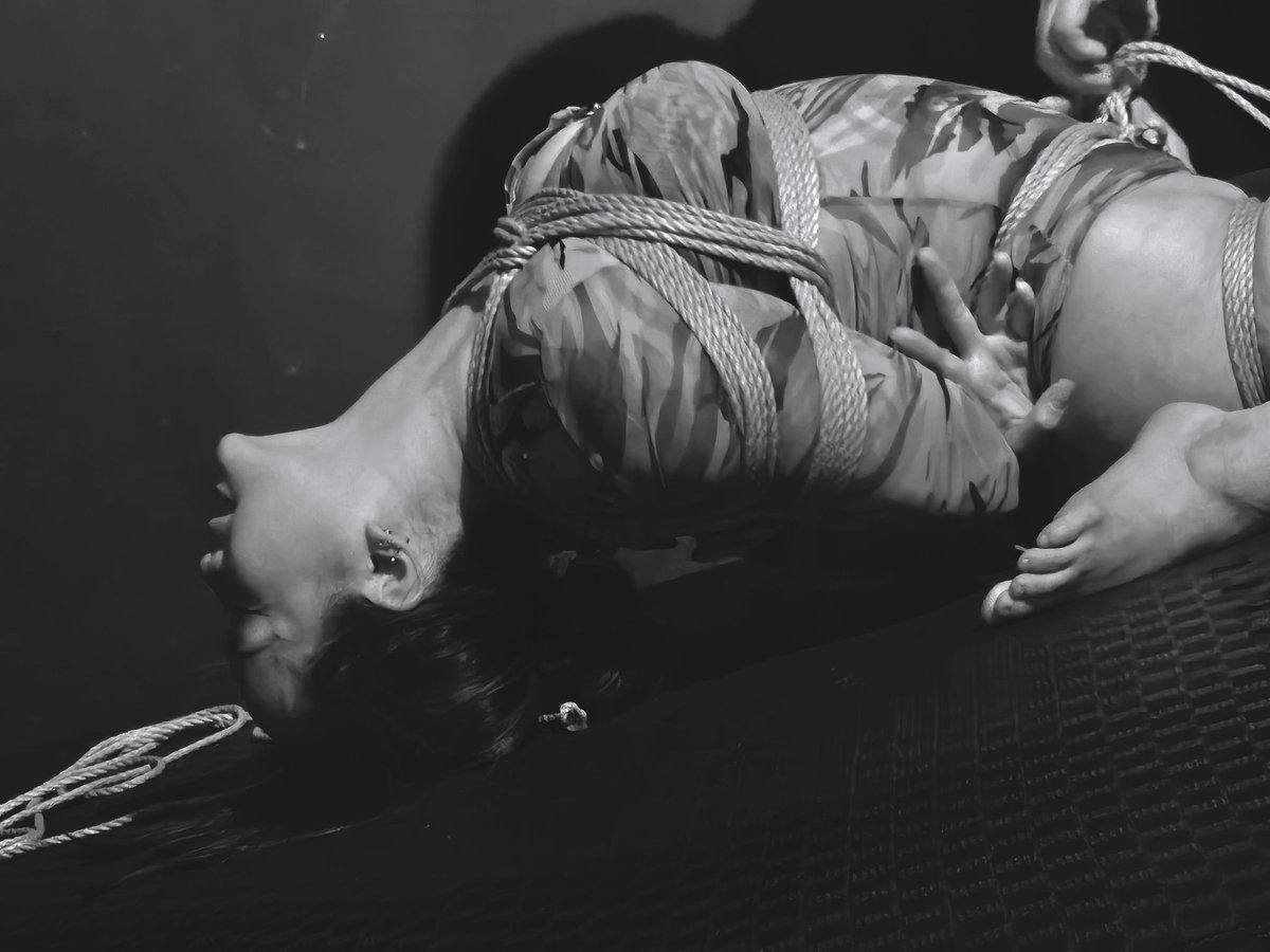 nube_monchhi tweet media