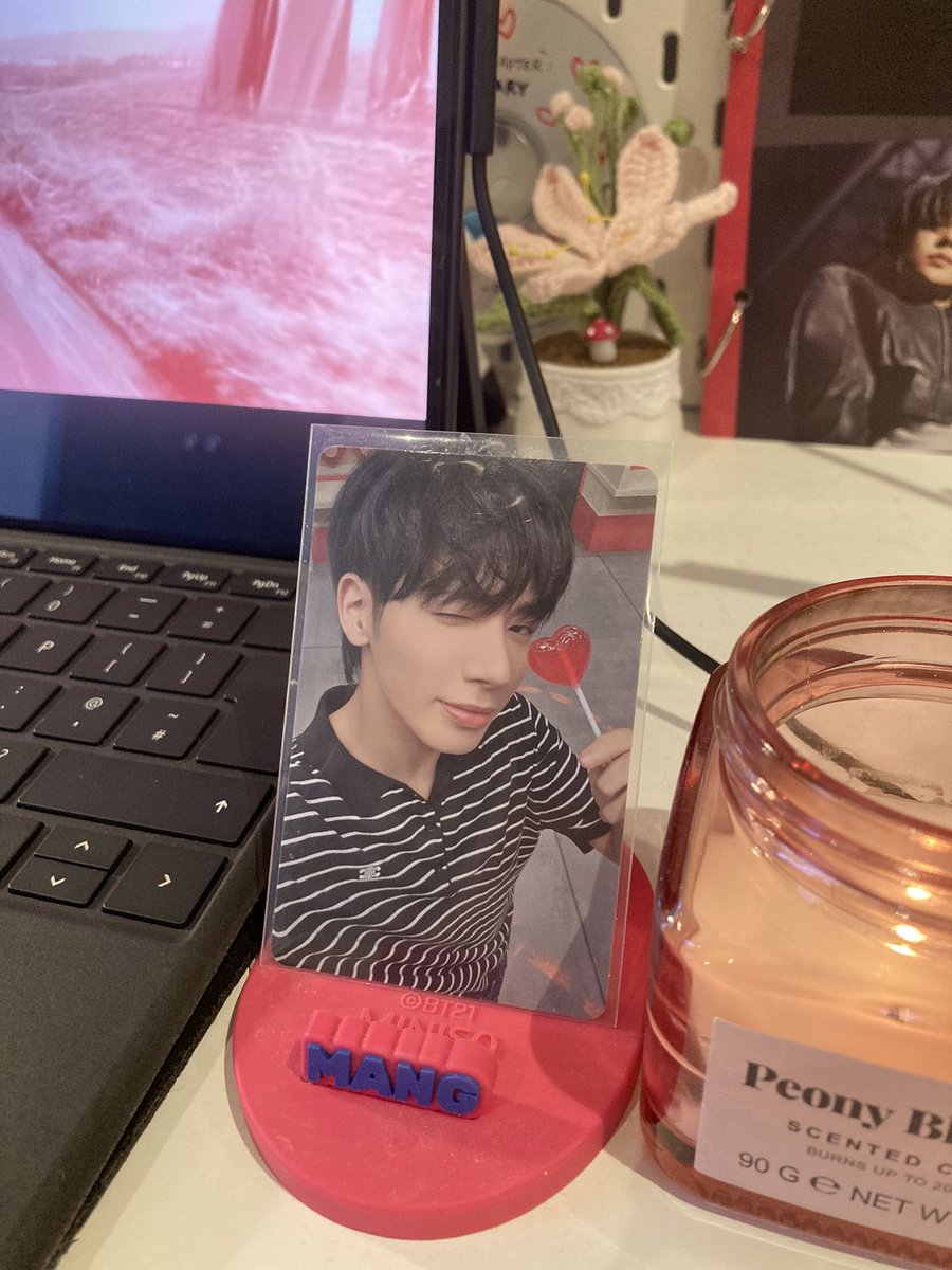 soobread5's tweet photo. kinda taehyunpilled these days so he's my study buddy today https://t.co/5CsdZxvTJP