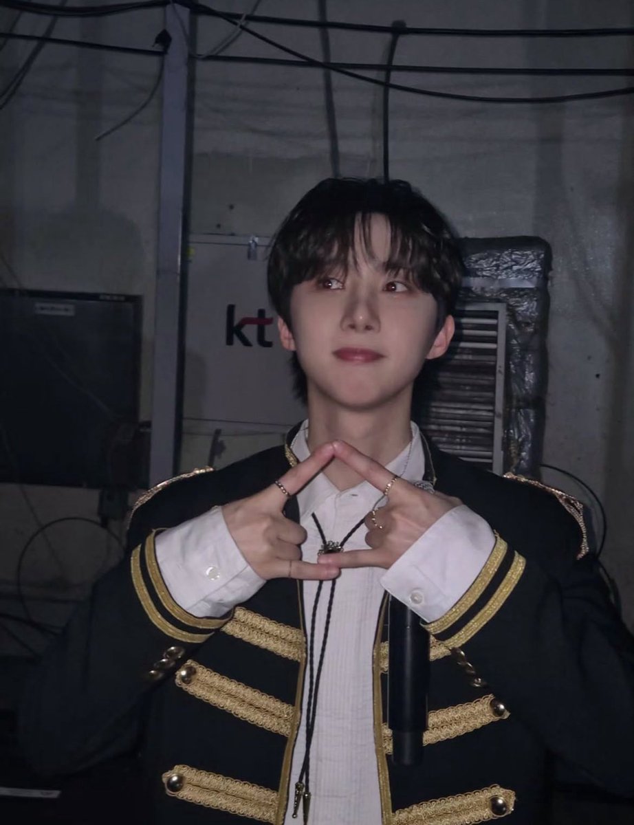 존예제복자켓음해한ㅅㅋ들 다없어졋으면

어 제몸이 점점 사라져요..