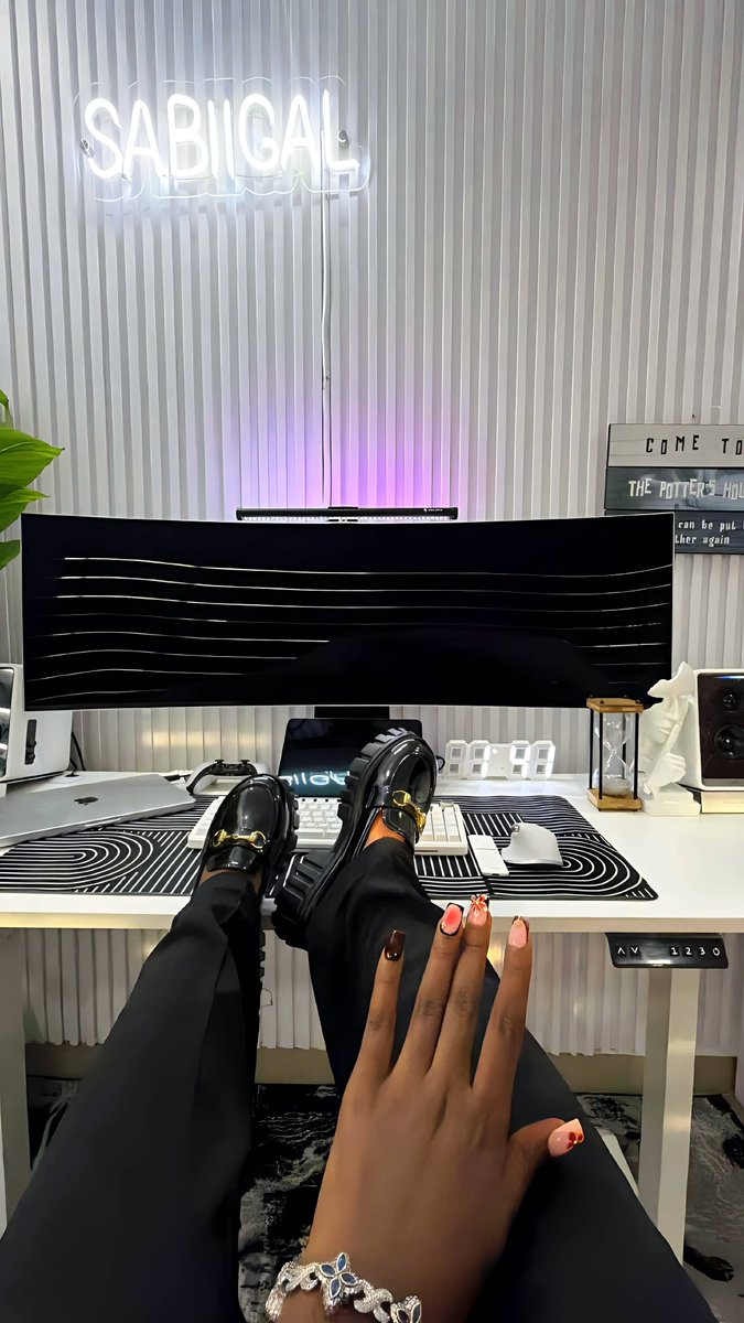 midrizzy1's tweet image. NEW WEEK !!! 🦅🎉

Giving out ₦50,000 each to 4 winners to fund their trading accounts 💸📈

If you’ve been waiting for capital, this is your sign.

Drop your account details in the comments ⬇️

How to qualify:

➢ Click the link: wa.link/lpikvw
➢ Follow @Marresecira