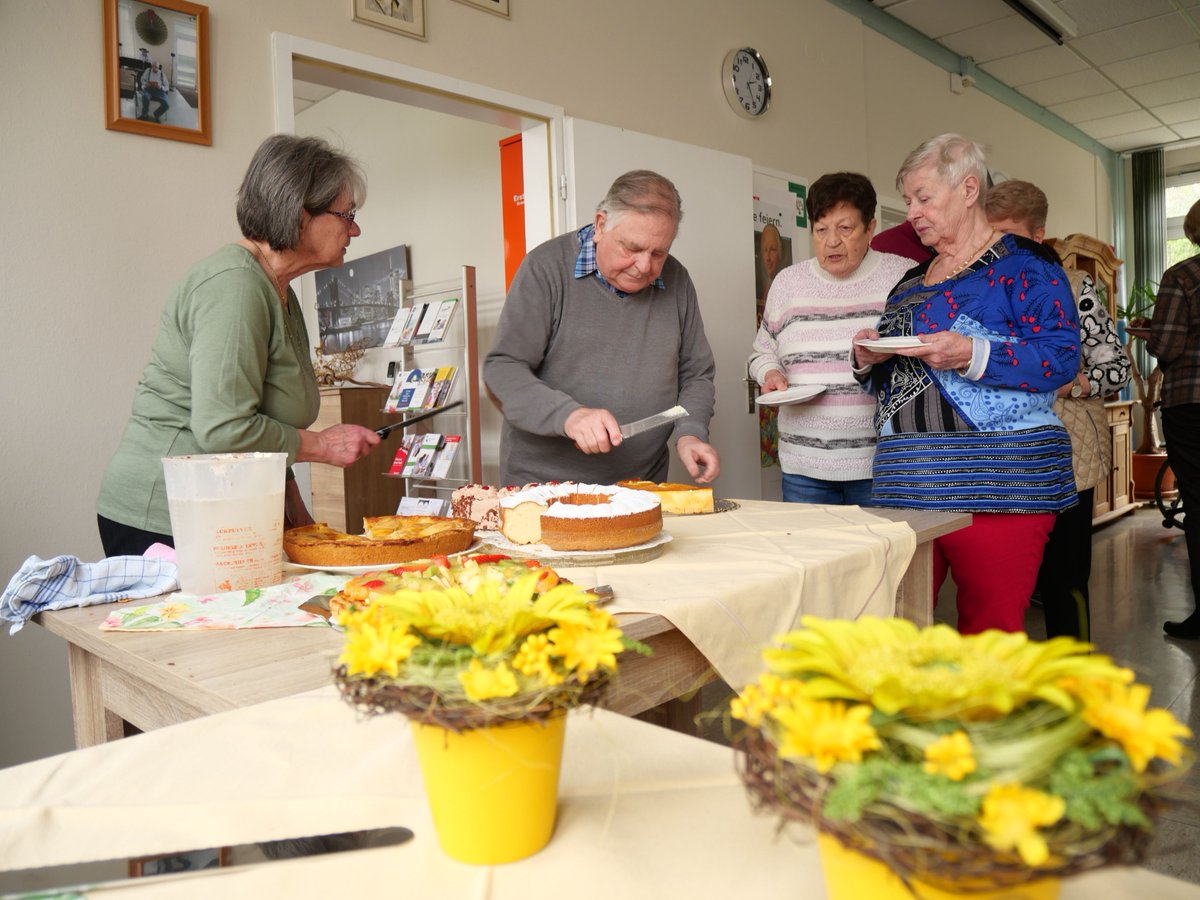 BBS-Schüler backen für Seniorencafé im Haus Meinberg
Am Mittwoch, 25. Februar, öffnet das beliebte Seniorencafé im Haus Meinberg, Adlerstraße 19, seine Pforten. Ab 14.30 Uhr Kaffee &amp; Kuchen.

Anmeldung bis 18.2. – Tel. 06331/78280, E-Mail: seniorenbuero@pirmasens.de.
