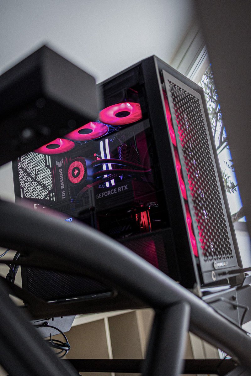 SimStaff tweet media