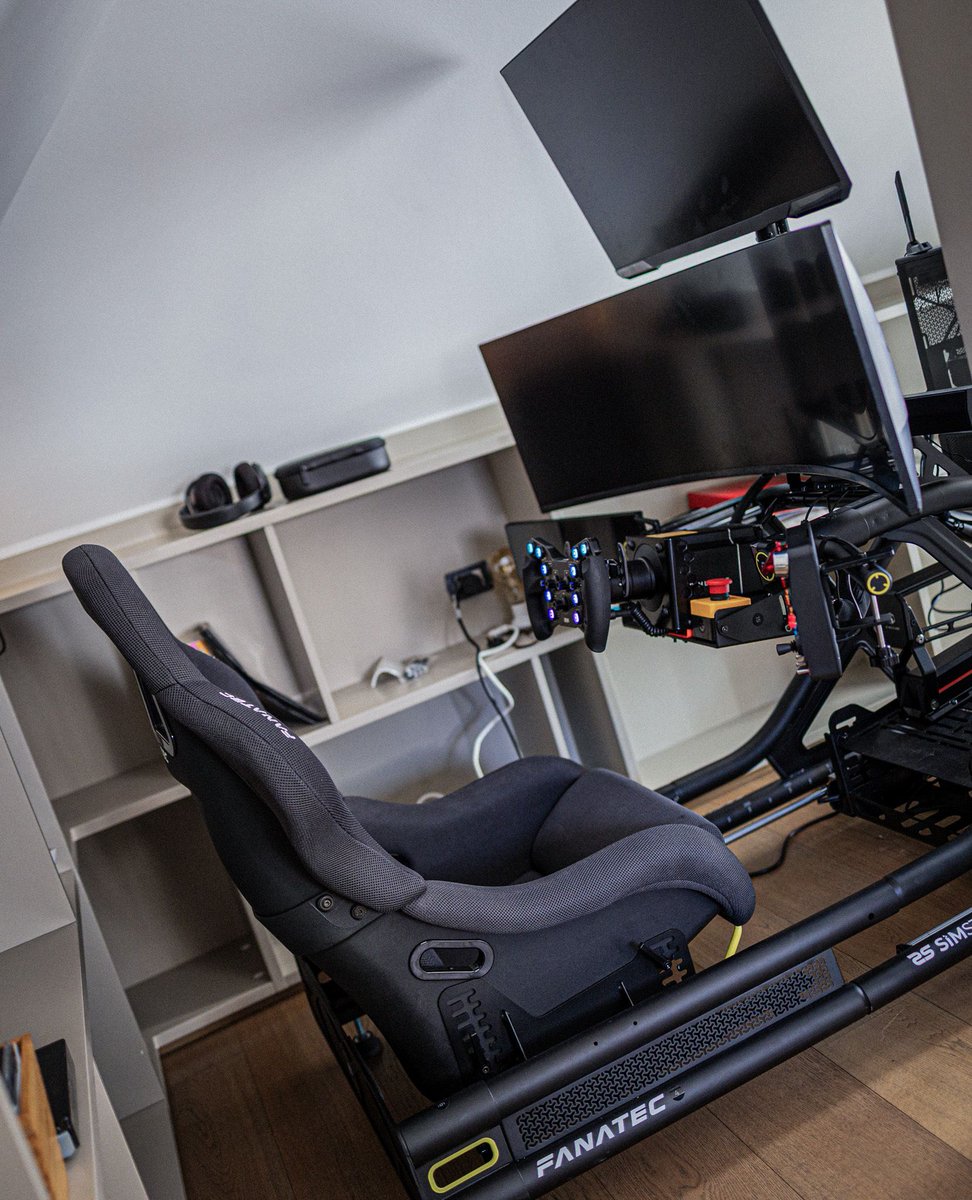 SimStaff tweet media