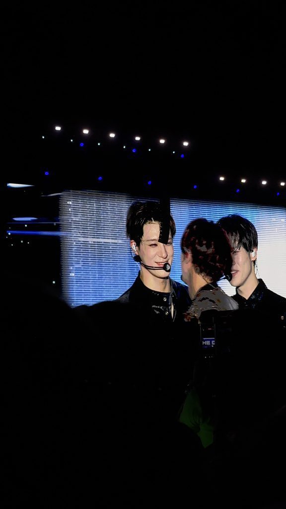 친구를 저런 눈으로 바라볼 수가 있음? 전 없다고 봅니다