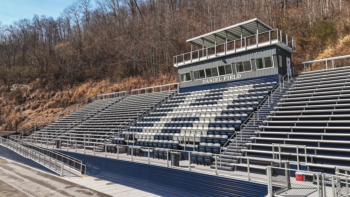 toadvineinc's tweet photo. Toadvine Enterprises is proud to highlight the completion of stadium enhancements for @HazardAthletics. 

The project delivers a structurally sound, visually impactful, and performance-driven grandstand system built to serve the Bulldogs for decades.

#KentuckyProud https://t.co/uM3eKYGAiw