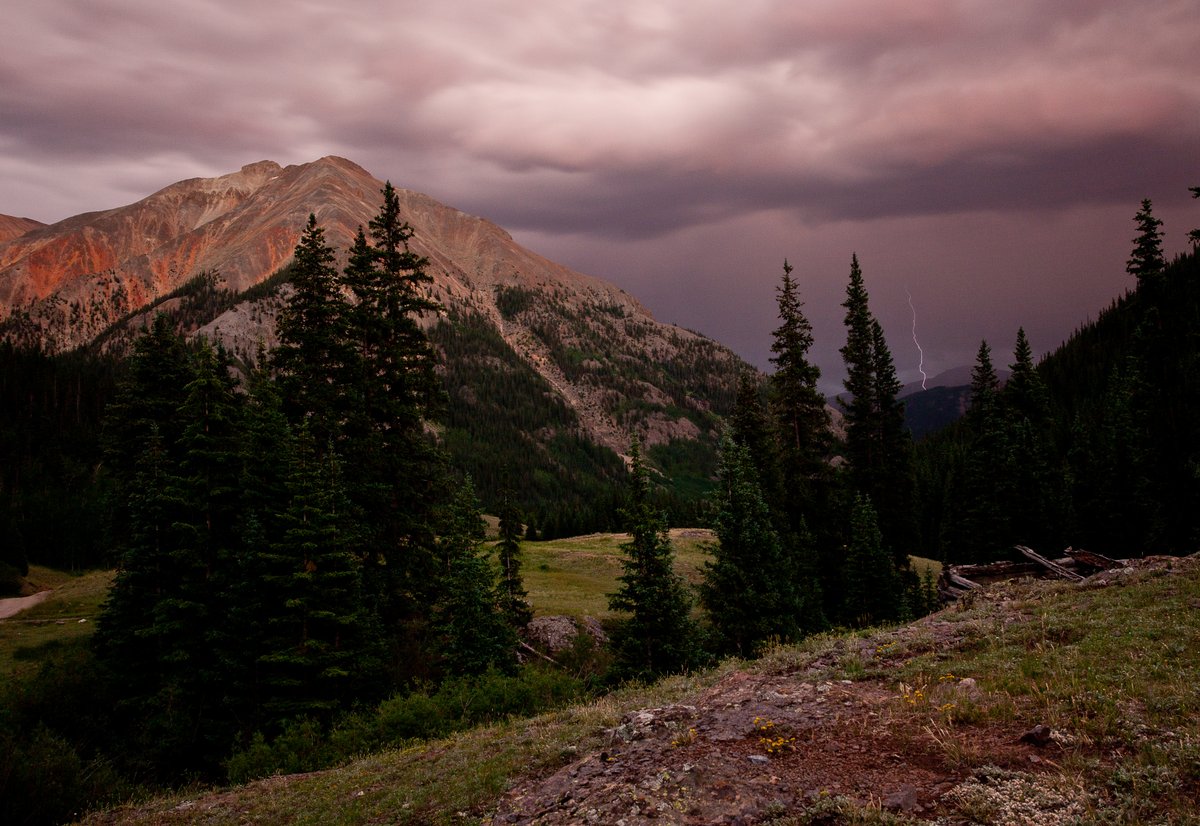 USWFS's tweet image. Today is a time to honor the legacy of the U.S. presidency and those who have served our nation. 

In honor of Presidents Day, all @Interior-managed public lands offer a fee-free day. Across these lands, we remain focused on wildfire prevention, response, and recovery to help
