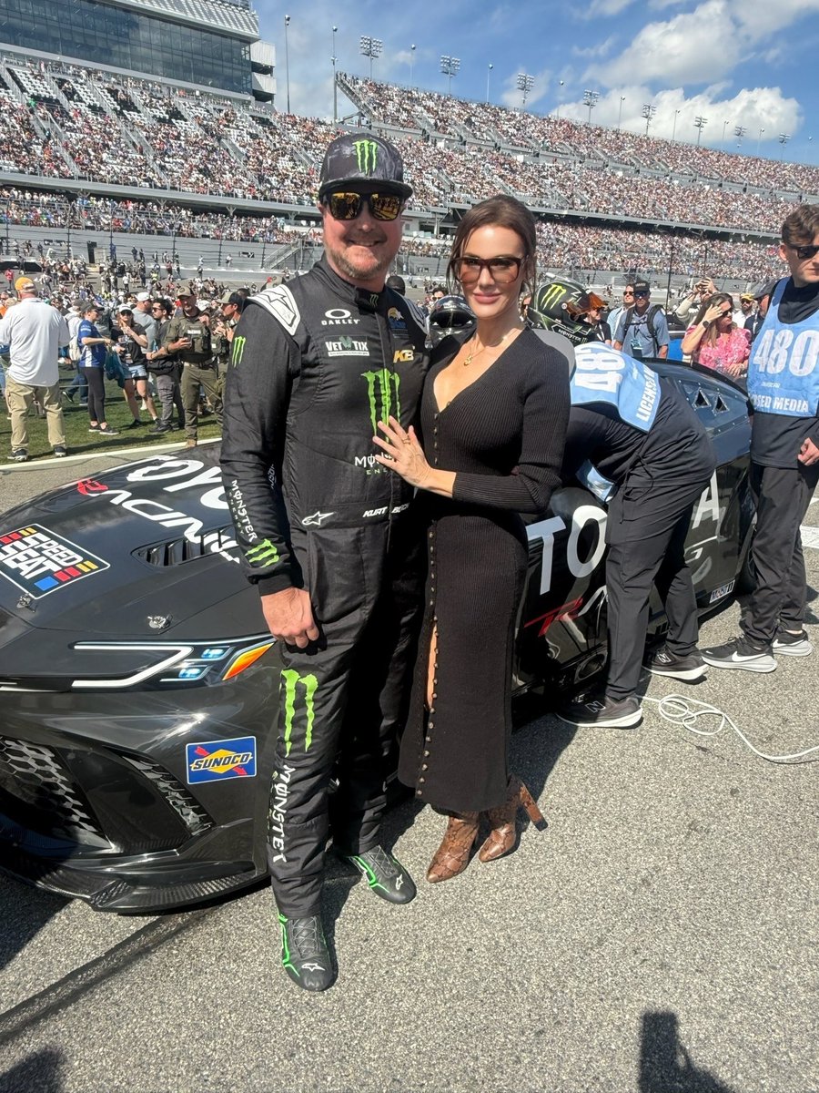 Kurt Busch tweet media